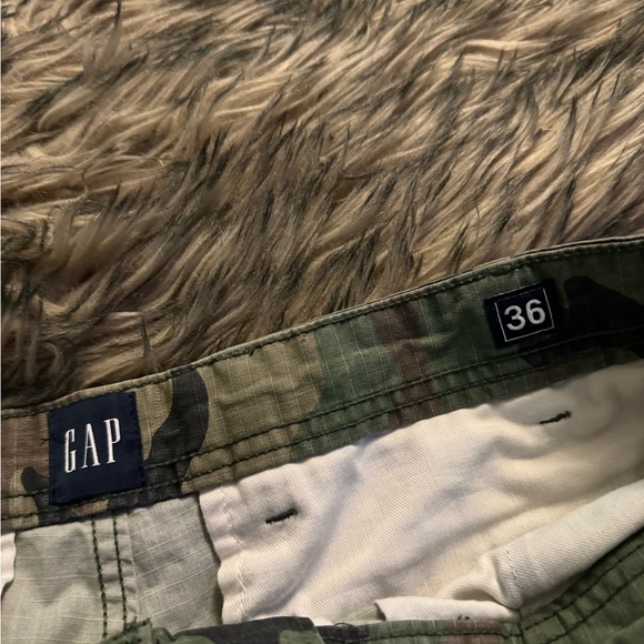 Camp Cargo Shorts GAP sz 36 - Picture 2 of 3